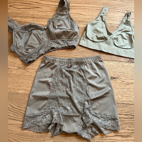 Rhonda Shear 9 Piece assortment of bras and panties! Size small. Amazing deal! - Picture 2 of 5